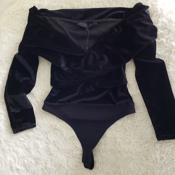 Kendall & Kylie Tops - Bodysuit velvet Kendall and Kylie